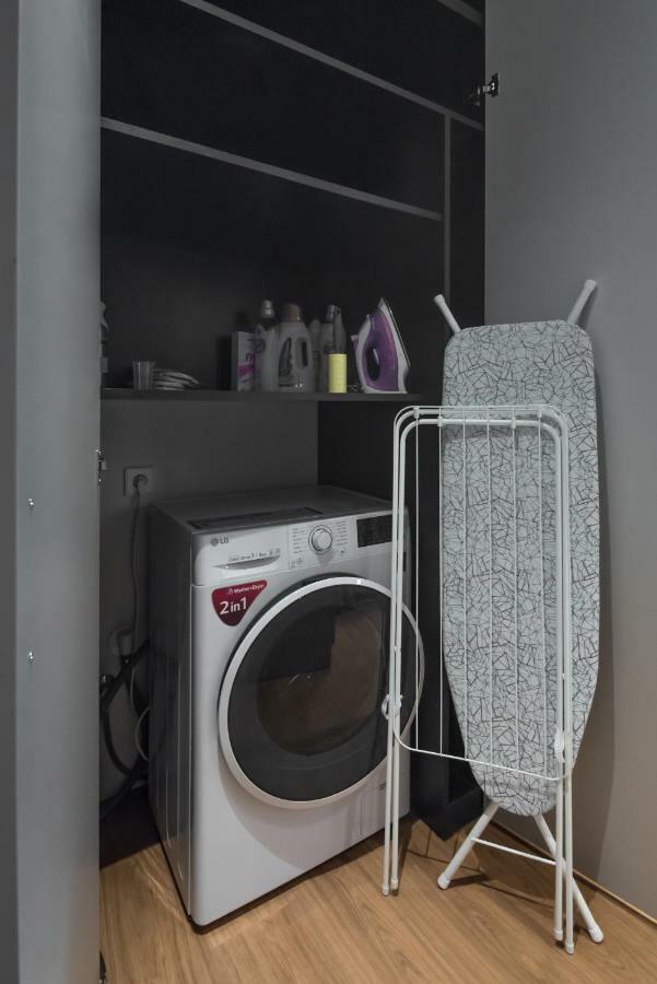 Happy Inn Gold Studio, Self Check-In, Parking In The Underground Garage 维尔纽斯 外观 照片